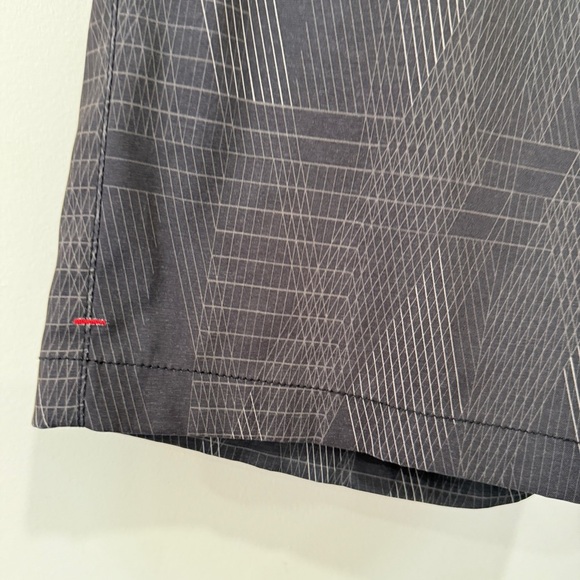 Calvin Klein Geometric Black and Grey Men's Preppy Golf Athletic Shorts Size 32 - Picture 3 of 17